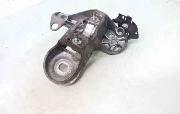 Audi A4 S4 B7 8E 8H Engine mounting bracket 8E0199352N