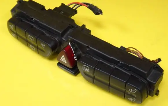 Mercedes-Benz C W203 Hazard light switch 2038210951