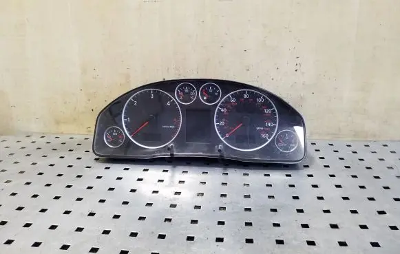 Audi A6 S6 C5 4B Speedometer (instrument cluster) 110080128
