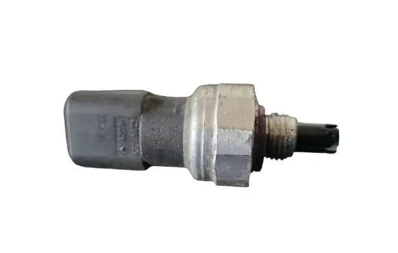 Mercedes-Benz E W211 Air conditioning (A/C) pressure sensor A2038300472