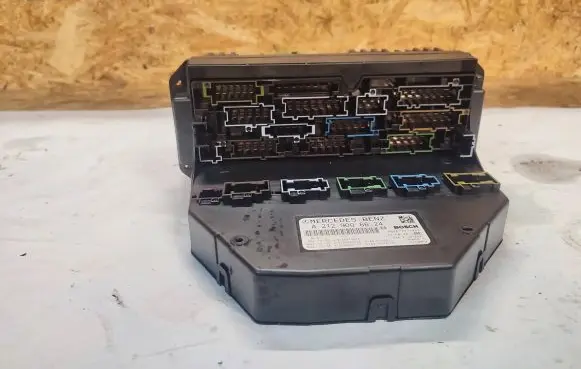 Mercedes-Benz C W204 SAM control unit A2129006624 A2129024408 A2129015004