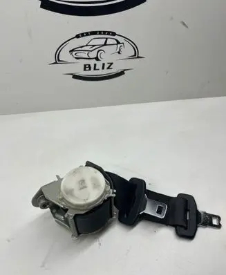 Opel Meriva B Rear seatbelt 33035173