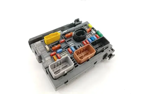 Citroen C4 Grand Picasso Fuse module 9667044880
