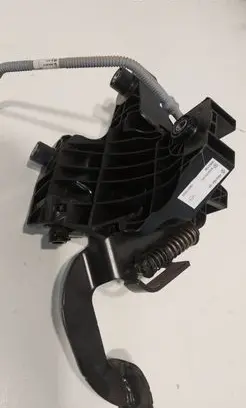 Renault Trafic III (X82) Clutch pedal 465039413R