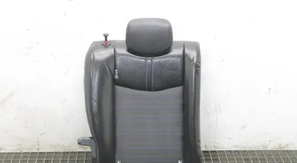 Nissan Leaf II (ZE1) Rear seat 