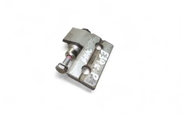 BMW 5 E39 Front door lower hinge 