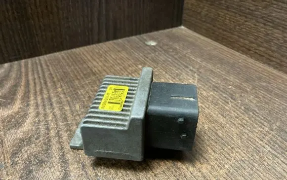 Renault Master III Glow plug pre-heat relay 8200859243