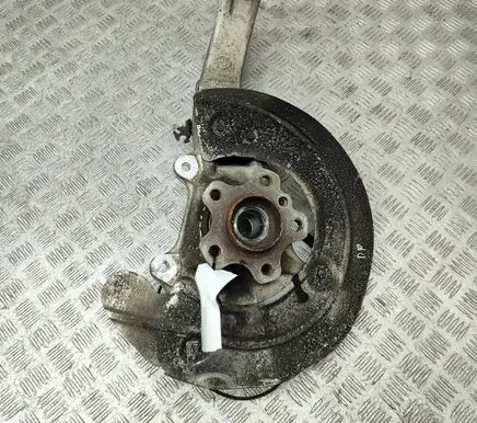 BMW X5 G05 Front wheel hub 6876656