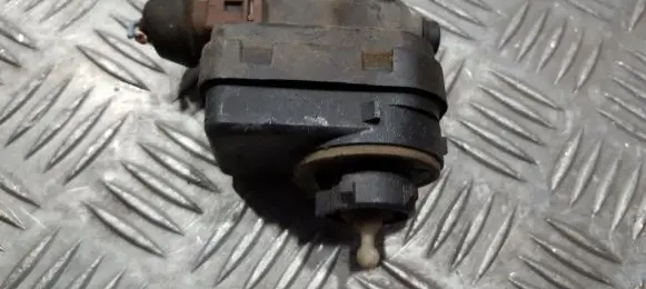 Headlight level adjustment motor