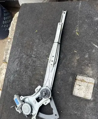 Chevrolet Kalos Front window lifting mechanism without motor 96585735