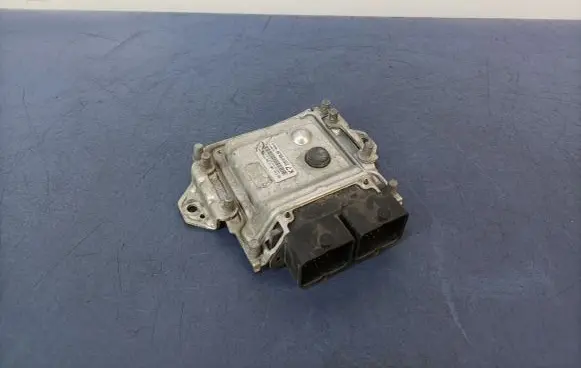 Suzuki Swift I Engine control unit/module ECU 33910-69L00