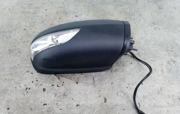 Front door electric wing mirror