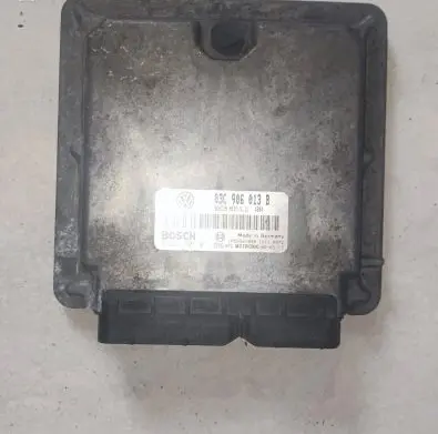 Volkswagen Polo IV 9N3 Engine control unit/module 03C906013B 1039S01830 0261S01011