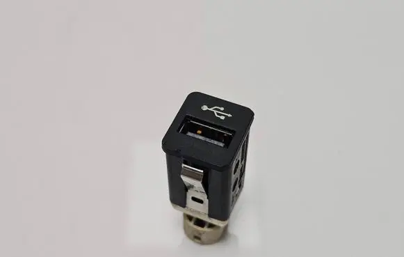 BMW 5 E60 E61 USB socket connector 9167196 6131