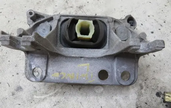Renault Twingo III Engine mount vacuum valve 112222643R