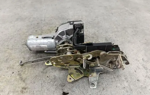 Mercedes-Benz E W210 Tailgate lock latch A2107400536