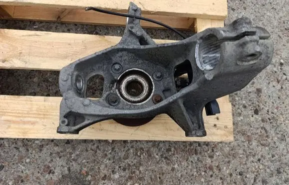 Mercedes-Benz S W116 Front wheel hub spindle knuckle