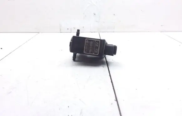 KIA Carens II Windscreen/windshield washer pump 985103E000