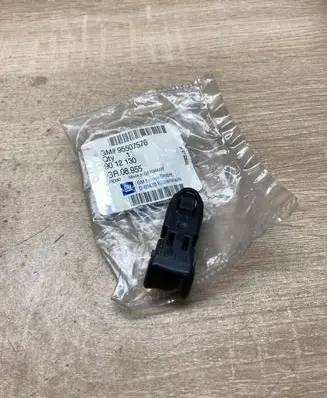 Opel Astra J Front wiper blade arm 95507576