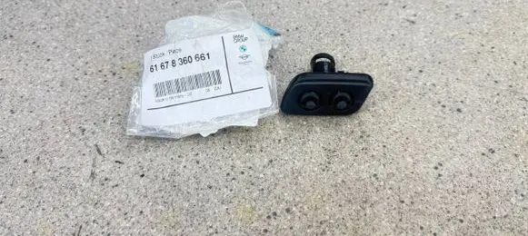 BMW 5 E39 Headlight washer spray nozzle 8360661 61678360661