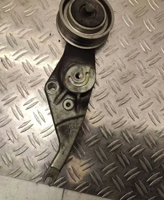 Volvo V60 Generator/alternator belt tensioner 31339091