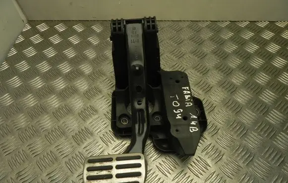 Skoda Fabia Mk2 (5J) Brake pedal 6R1723058D T6201