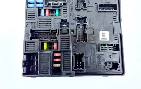 Nissan X-Trail T32 Fuse module 284B74CE0A