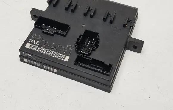 Audi A4 S4 B7 8E 8H Light module LCM 8E0907279J