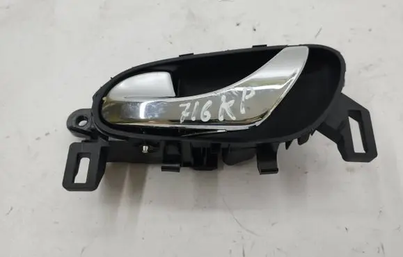 Nissan Qashqai Front door interior handle 80671