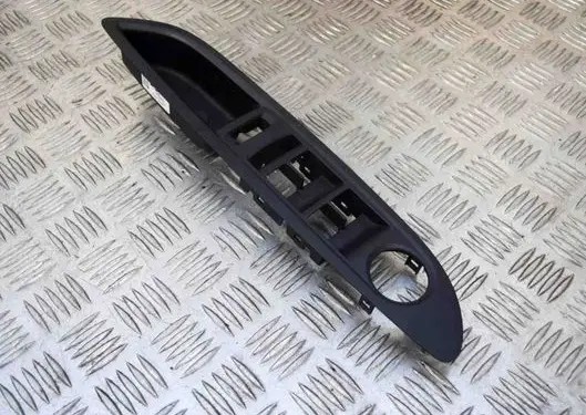 Opel Mokka Front door card panel trim 95025521600R