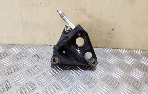 Lexus CT 200H Engine mounting bracket