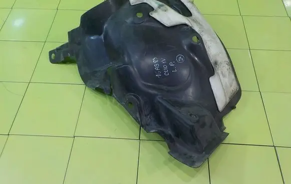Renault Clio IV Front arch 638427803R LEWE