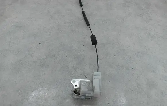 Mazda 5 Sliding door lock 