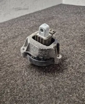 BMW 5 G30 G31 Engine mount bracket 6883514