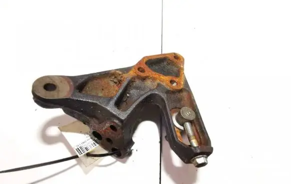Toyota Prius (XW20) Engine mounting bracket