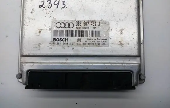 Volkswagen PASSAT B5.5 Engine control unit/module 3B0907401J 0281010147