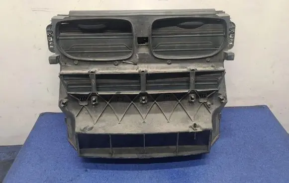 BMW X6 E71 Intercooler air channel guide 7195273