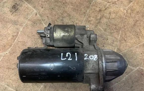 Mercedes-Benz E W211 Starter motor A0061512501