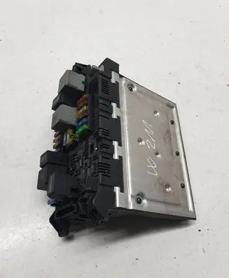 Mercedes-Benz E W211 Fuse module 2115453801 A220541200031