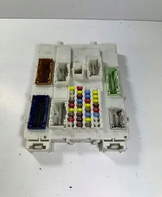 Ford Kuga II Relay mounting block 
