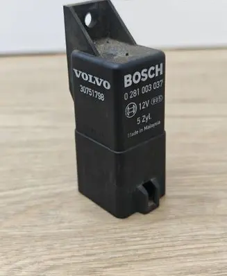 Volvo V70 Glow plug pre-heat relay 30751798 0281003037