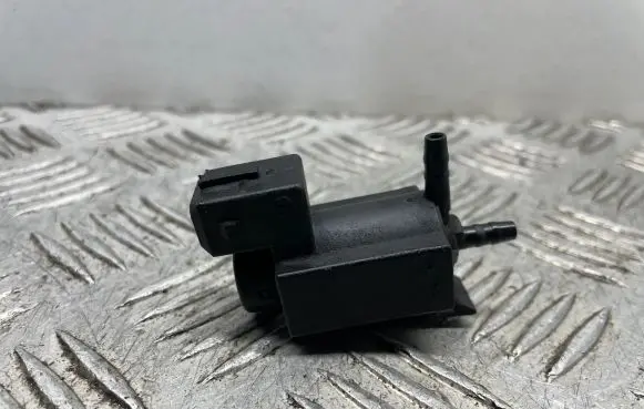 BMW 5 F10 F11 Turbo solenoid valve 7810831