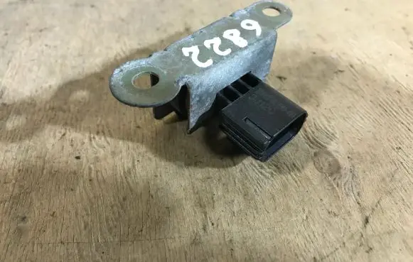 Jaguar XJ X350 Air suspension front height level sensor XW433C190AB