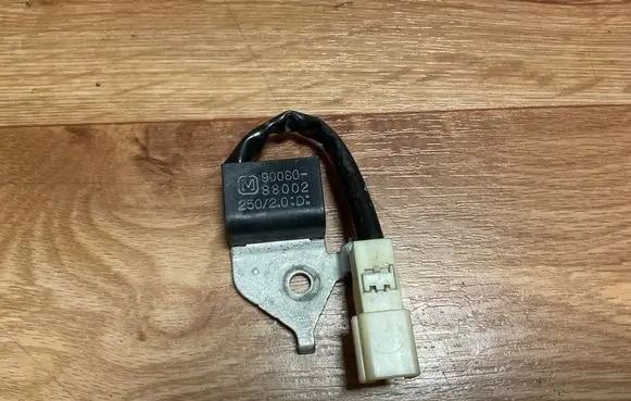 Toyota Avensis T250 Sensor 9008088002