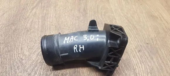Porsche Macan (95B) Air intake duct part 06M145673DF PAC145673A