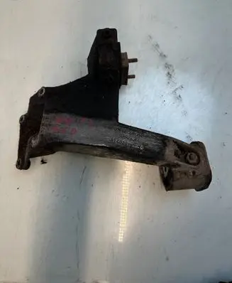 Volkswagen Transporter - Caravelle T3 Engine mounting bracket 068199207B