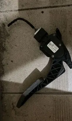 Opel Insignia A Accelerator throttle pedal 13237352 6PV00976500 24022009