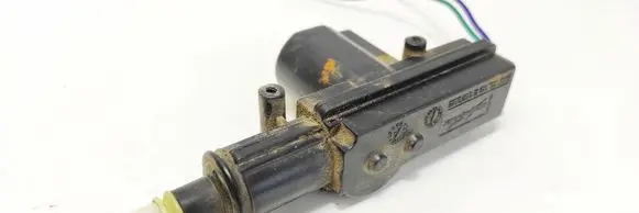 Volkswagen Golf III Central locking motor 932037992