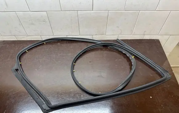 Renault Koleos II Rubber seal rear door 828384915R