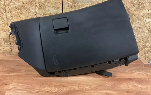 Opel Insignia A Glove box 13308550 13308551